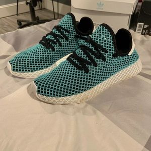 Adidas Deerupt Runner Parley size 9